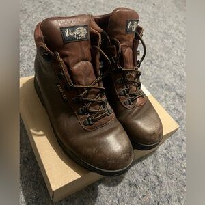 Women’s Vasque Leather Hiking Boots, size 8
